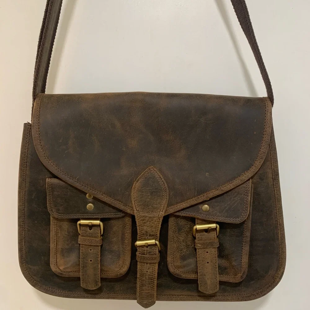 KomalC | Buffalo leather vintage saddle satchel bag